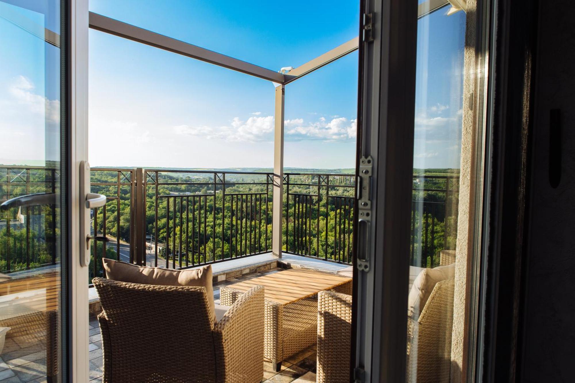 Penthouse Vacation In Moldova! *